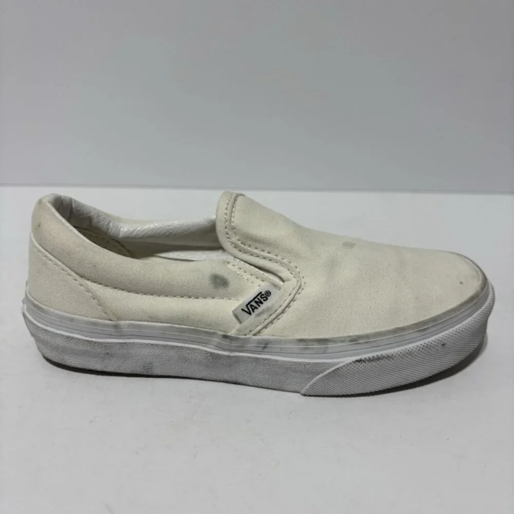 Vans Kids’ Classic Slip-On Sneakers White, Girls’ Size 1